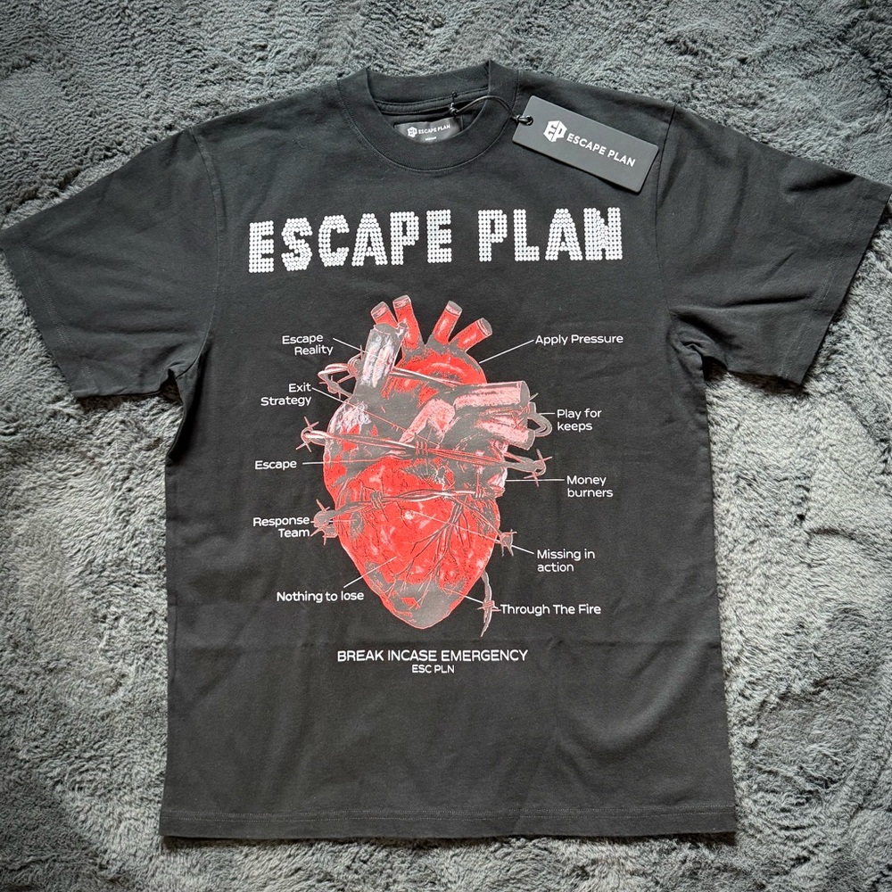 ESCAPE PLAN By Survival Miami Emergency Heart Break Premium Tee Black Size M NWT